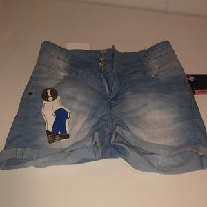 Butt lifting shorts size 7.
